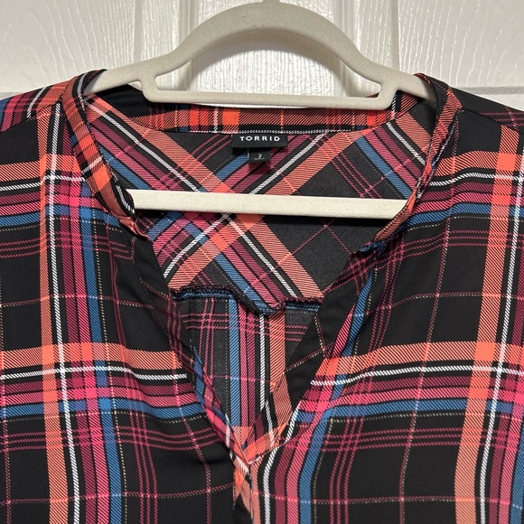 Torrid Georgette Hi-Low Pullover Long Sleeve Blouse in Plaid Black Red Size 3 - Picture 6 of 10